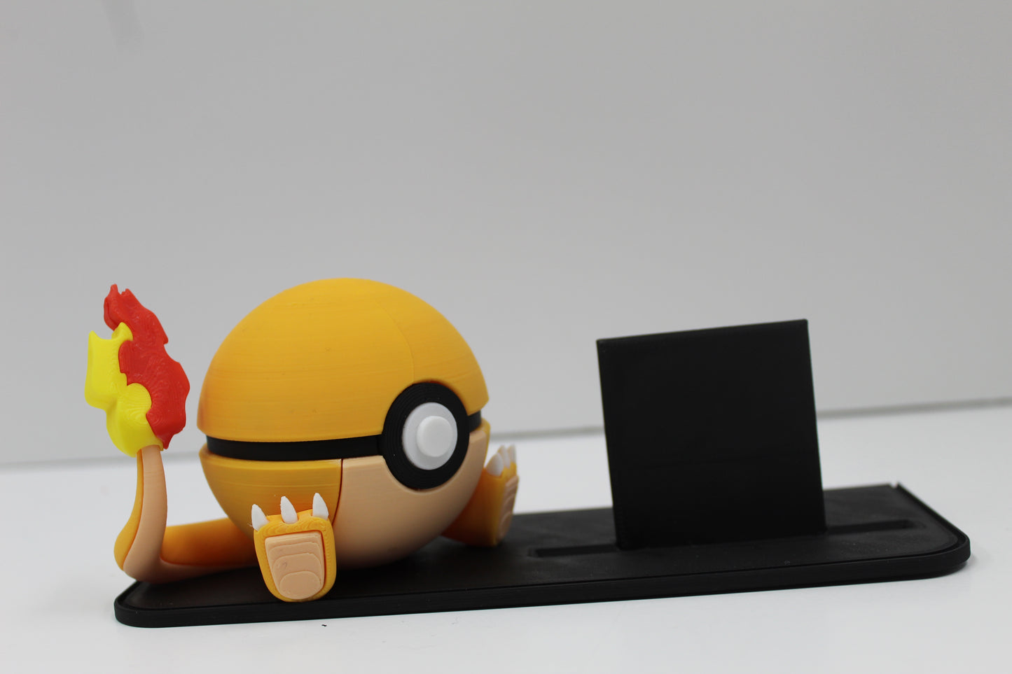 Charmander Pokéball Display