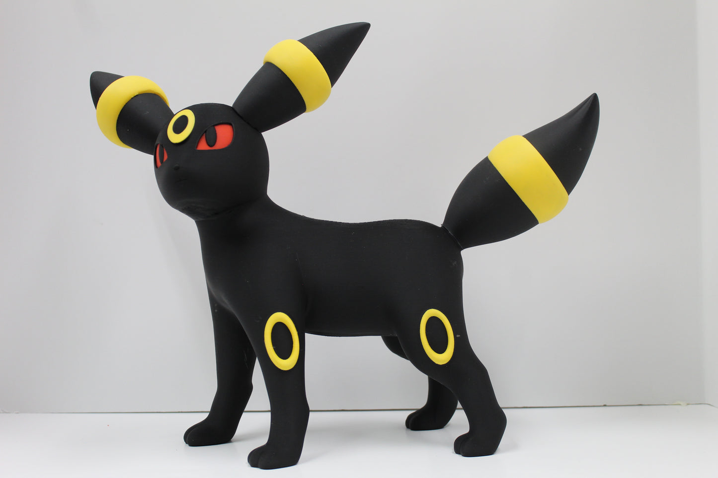 Umbreon Collector Display Statue