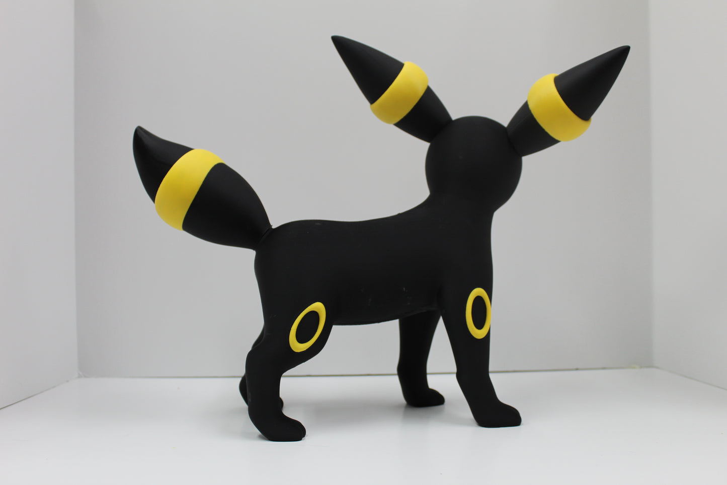 Umbreon Collector Display Statue