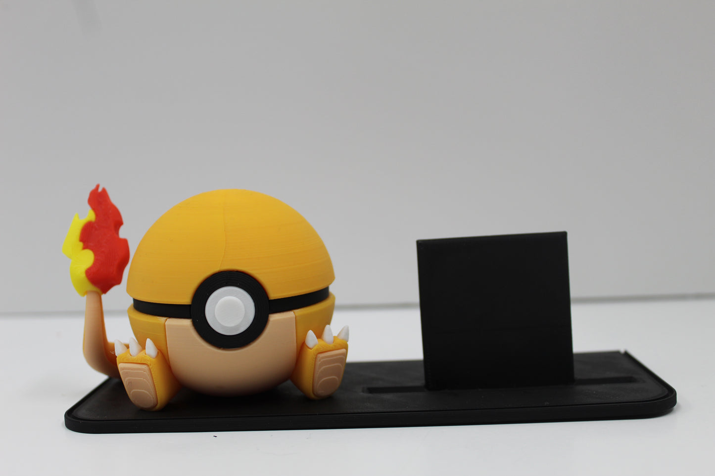 Charmander Pokéball Display