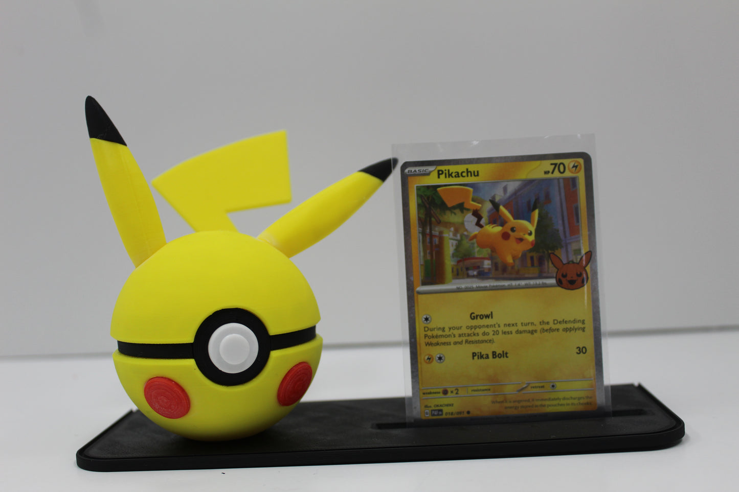 Pikachu, Female Pikachu & Raichu Pokéball Display Collection