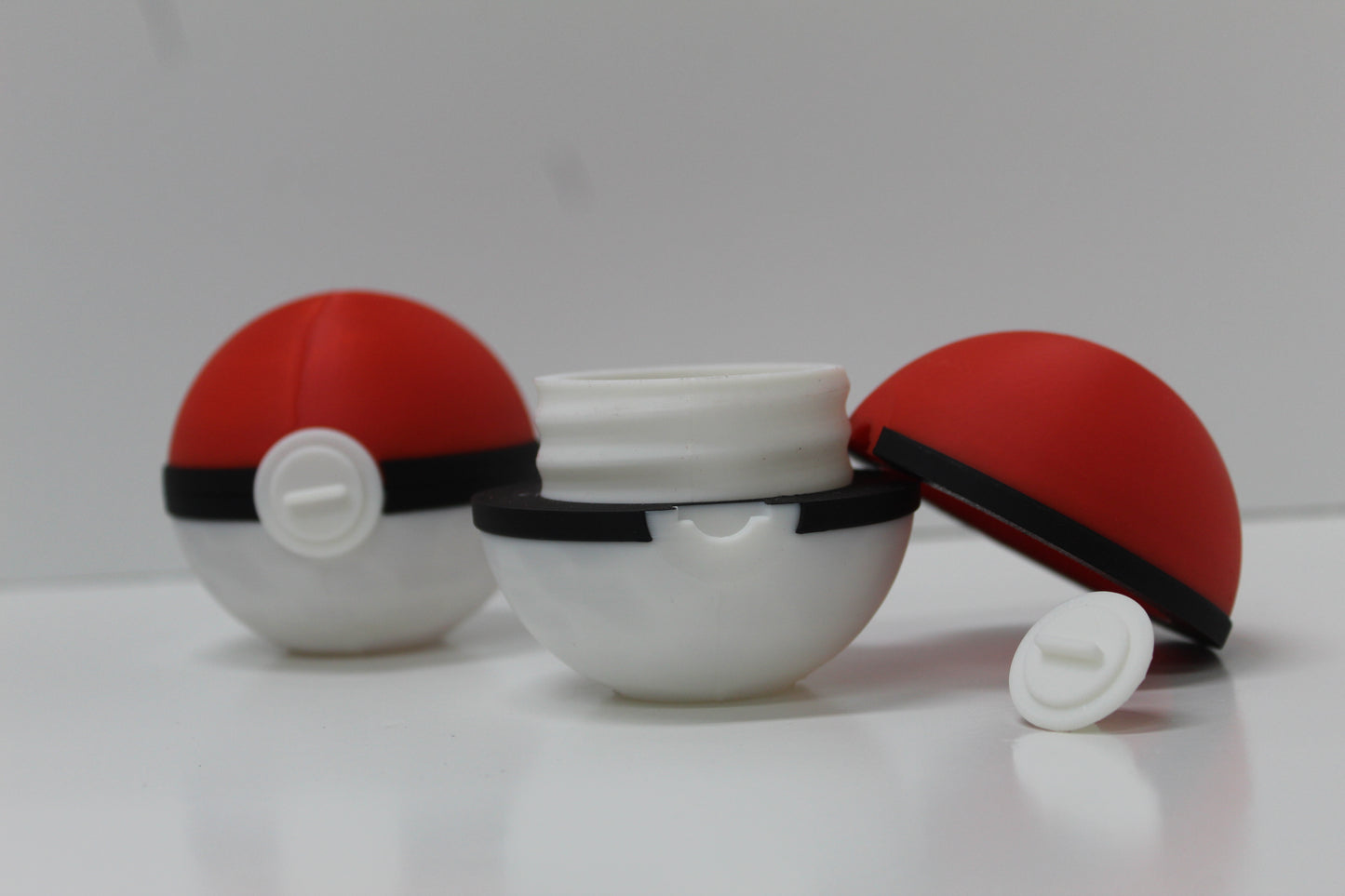 Mystery Poké Ball Capsule – Surprise Creature Inside!