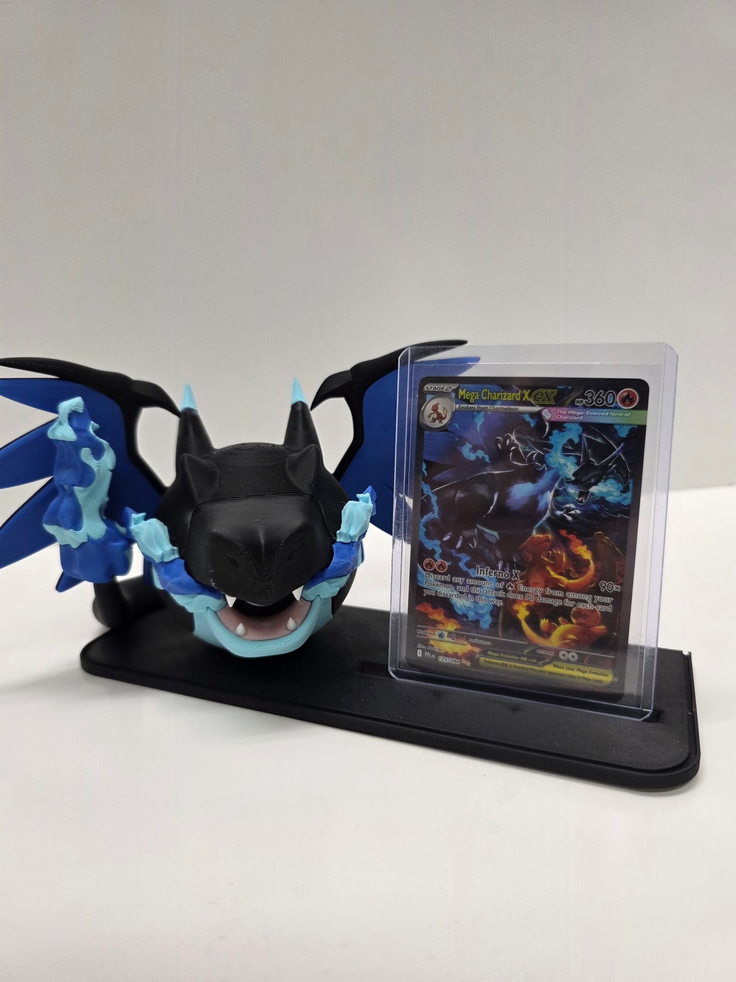 Mega Charizard pokeball
